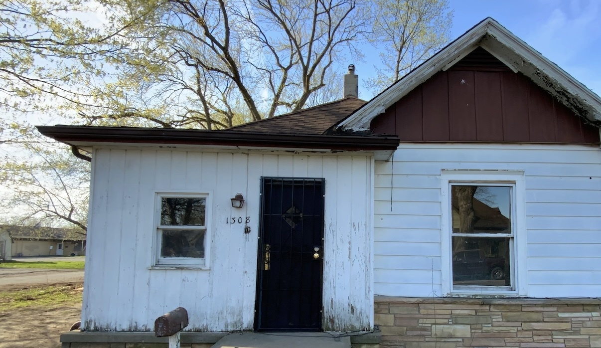 1308 Lape St in Danville, IL - Foto de edificio