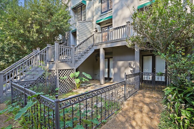 property at 1332 Roxbury Ct