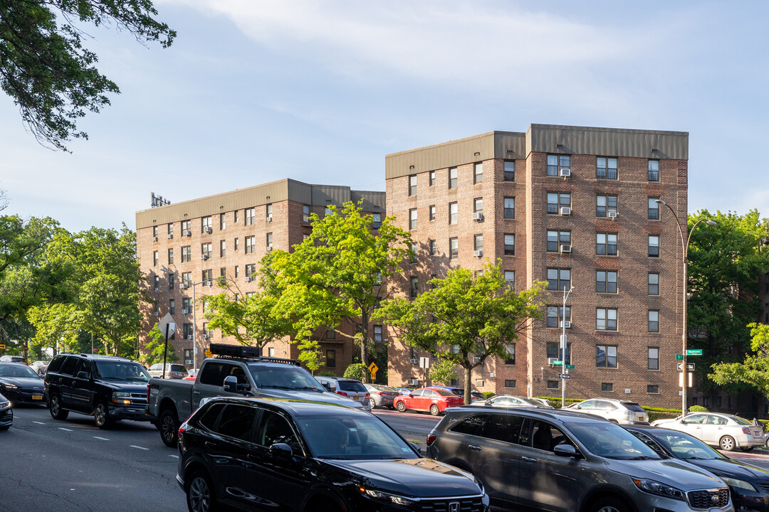 Forest Park Co-Ops in Woodhaven, NY - Building Photo