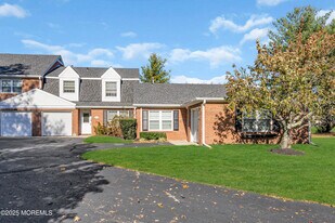 68 Maple Dr in Spring Lake, NJ - Building Photo