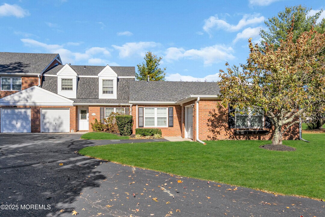 68 Maple Dr in Spring Lake, NJ - Building Photo