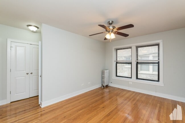 526 W Cornelia Ave, Unit 3 in Chicago, IL - Building Photo - Building Photo