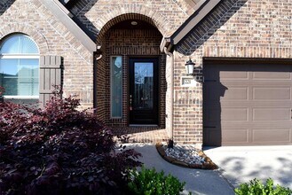221 Red Petal Wy in Conroe, TX - Building Photo - Building Photo