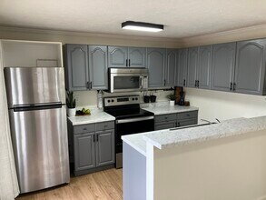 7948 Thistlewood Ct in Dayton, OH - Foto de edificio - Building Photo