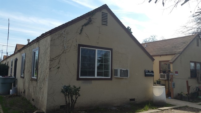 1024 N Willis St in Visalia, CA - Building Photo - Building Photo