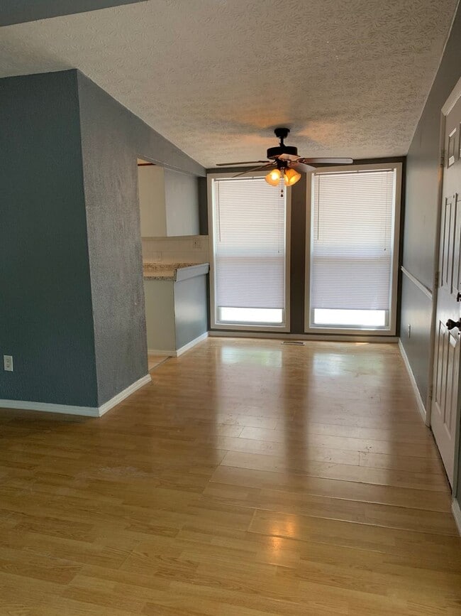 906 Joyful St in Columbus, OH - Building Photo - Building Photo