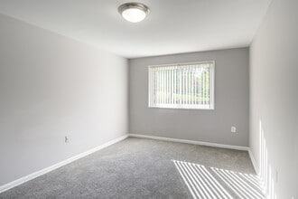 Oxon Hill Village in Oxon Hill, MD - Building Photo - Building Photo