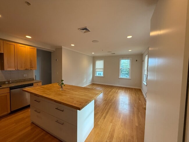 486 Revere St, Unit 5 in Revere, MA - Building Photo - Building Photo