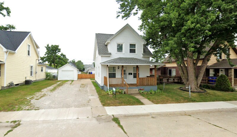 1620 M St SW in Cedar Rapids, IA - Building Photo