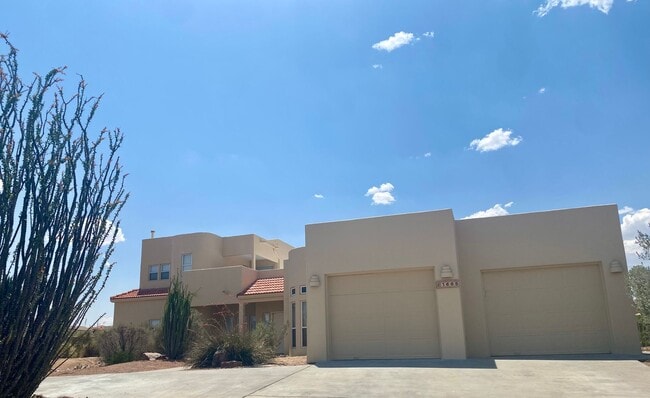 property at 1665 Vista Del Cerro