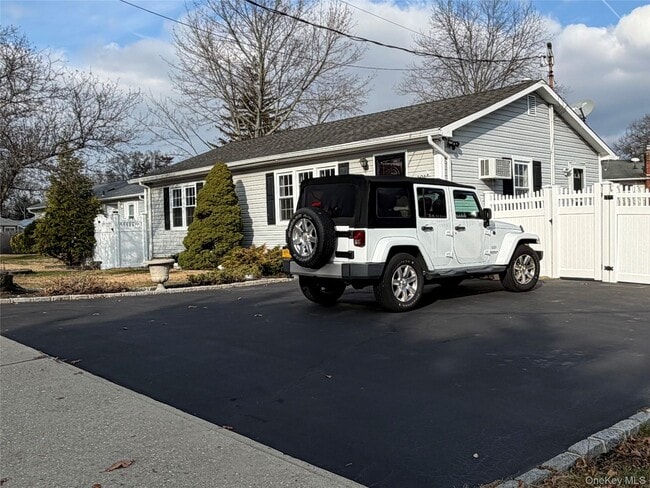 101 Rosevale Ave in Ronkonkoma, NY - Building Photo - Building Photo