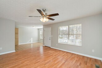 2005 Bernhurst Dr in Knoxville, TN - Building Photo - Building Photo
