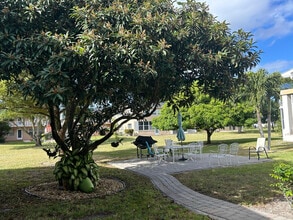 137 Bedford F in West Palm Beach, FL - Building Photo - Building Photo
