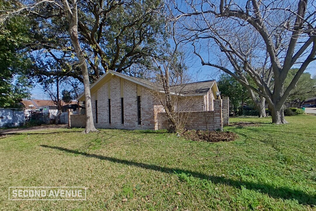 1000 N Pruett St in Baytown, TX - Building Photo