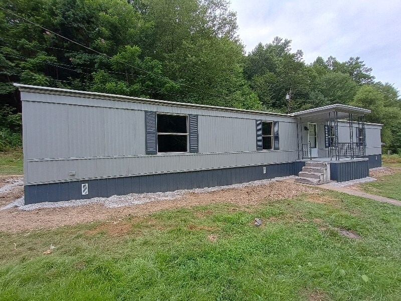 365 Ester Spur Rd in Waynesburg, KY - Building Photo