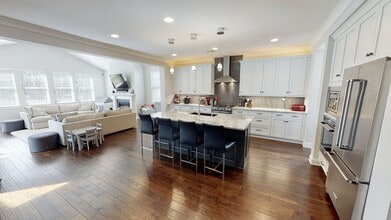 1016 N Sharon Amity Rd in Charlotte, NC - Building Photo - Building Photo