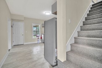 1712 Linvale Harbourton Rd in Lambertville, NJ - Foto de edificio - Building Photo