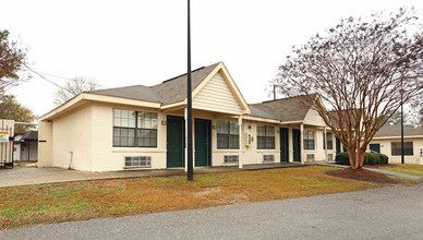 Forest Oaks in Columbia, SC - Building Photo - Building Photo