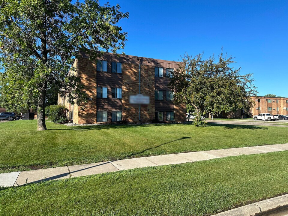 2615 15th St S in Fargo, ND - Building Photo