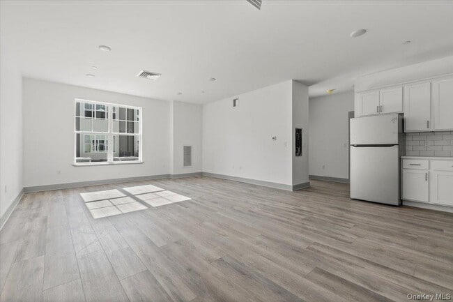 75 Forester Ave in Warwick, NY - Building Photo - Building Photo