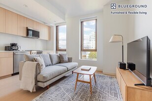 478 Kent Ave in Brooklyn, NY - Building Photo