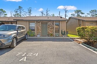 7124 Barclay Ave in Spring Hill, FL - Foto de edificio - Building Photo