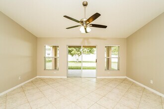 549 SE Crosspoint Dr in Port St. Lucie, FL - Building Photo - Building Photo