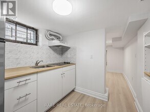 727 Rhodes Ave in Toronto, ON - Building Photo - Building Photo