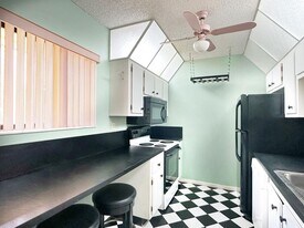 924 SW 9th Street Cir, Unit 206 in Boca Raton, FL - Building Photo