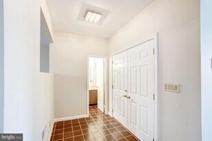 9926 Great Oaks Way in Fairfax, VA - Building Photo
