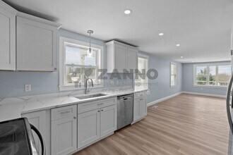 24 Vernon Ave in Bristol, RI - Building Photo - Building Photo