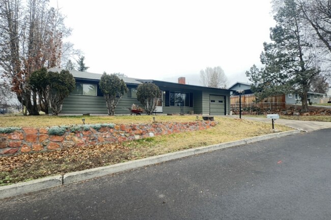 property at 424 NE Chestnut St