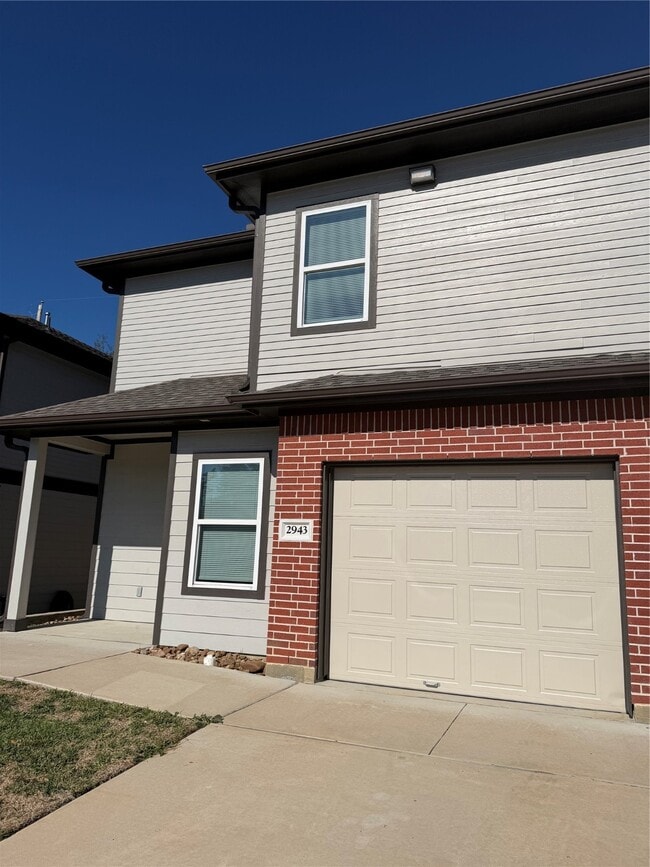 property at 2943 Titleist Dr