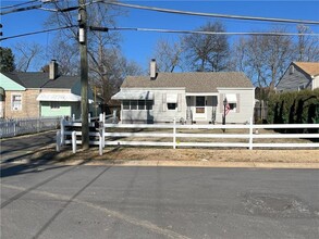 553 Frasier St SE in Marietta, GA - Foto de edificio - Building Photo