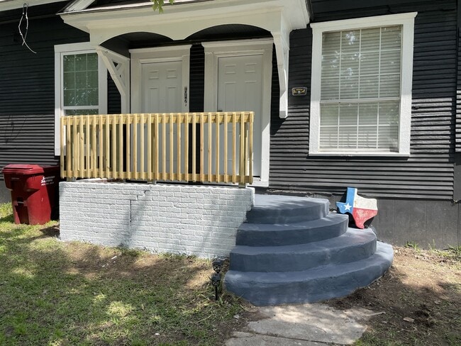 112 Yates St in Mount Vernon, TX - Building Photo - Building Photo