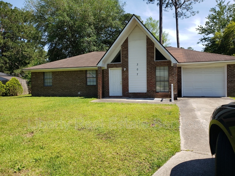 307 Nottingham Way in Hinesville, GA - Foto de edificio