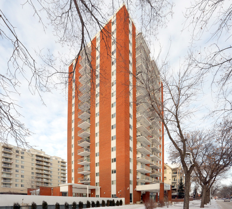 Oakwood Tower in Edmonton, AB - Building Photo