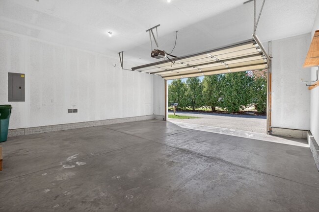 3856 Jay Ln in Waterloo, IA - Building Photo - Building Photo