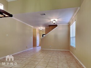 672 Oak Cir Dr E in Conroe, TX - Foto de edificio - Building Photo
