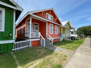 3826 Avenue M 1/2 in Galveston, TX - Building Photo - Building Photo