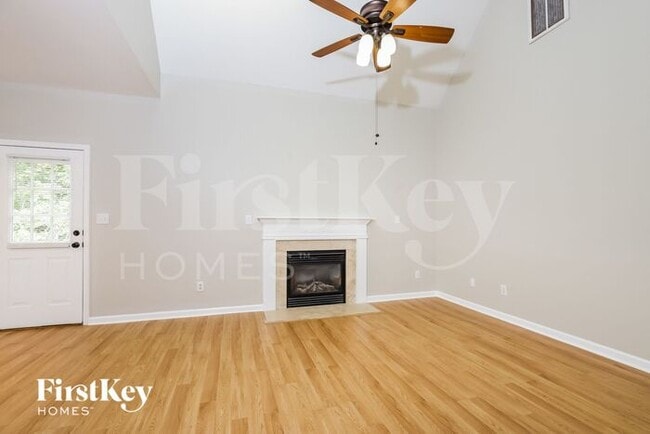 property at 2285 Glen Cove Way