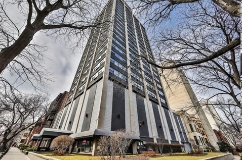 Hampden Court Condos in Chicago, IL - Foto de edificio