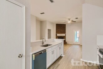 1658 Wildflower Dr in Waxahachie, TX - Building Photo - Building Photo