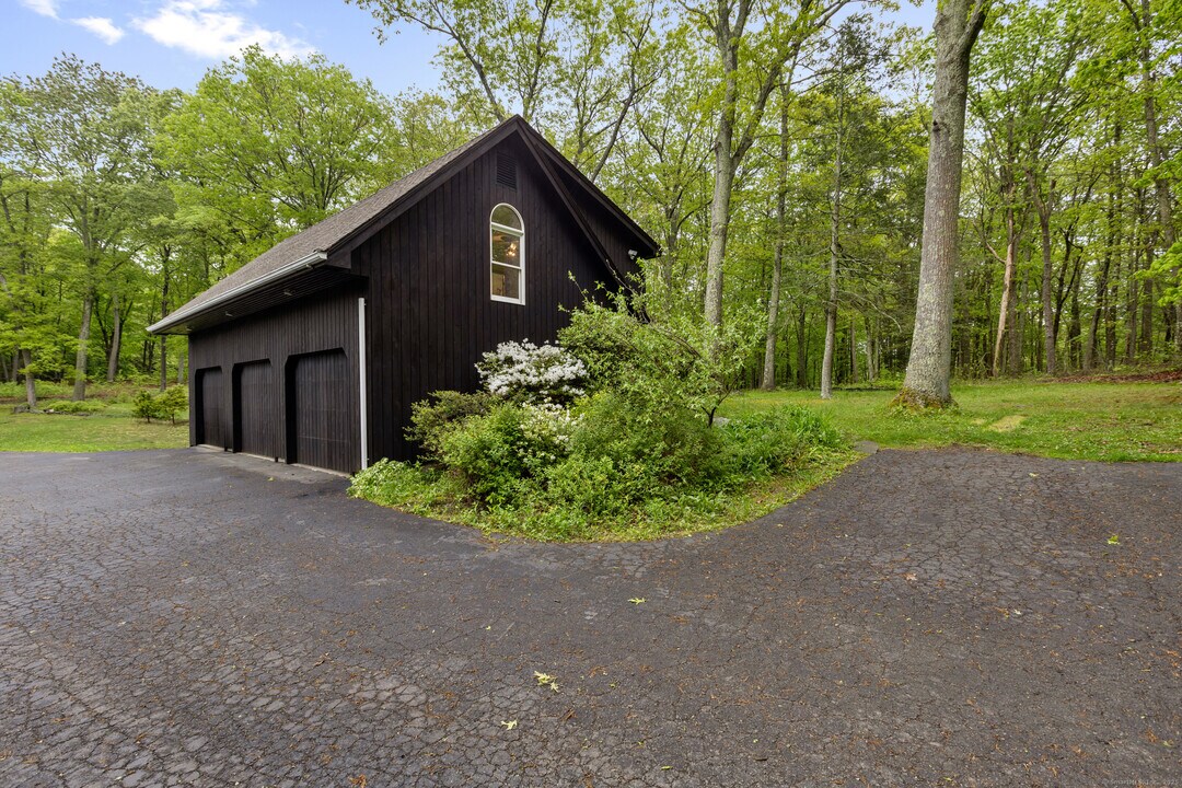 11 Partridge Ln in New Milford, CT - Building Photo