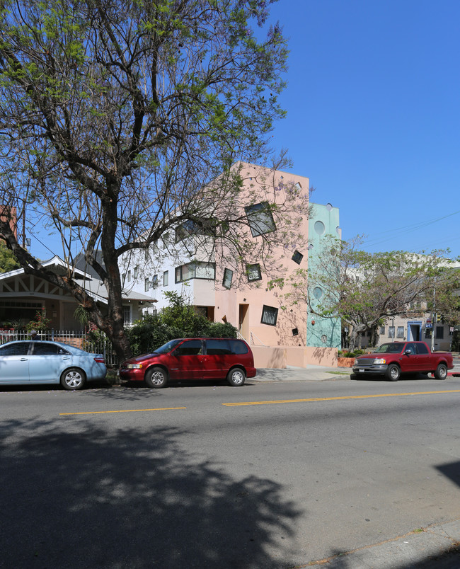 901 S Harvard Blvd in Los Angeles, CA - Foto de edificio - Building Photo