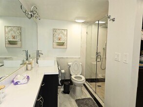1390 Ocean Dr, Unit 502 in Miami Beach, FL - Foto de edificio - Building Photo
