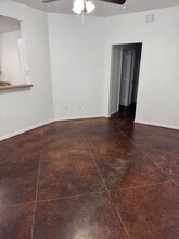 521 Oakwood Ln in Arlington, TX - Foto de edificio - Building Photo