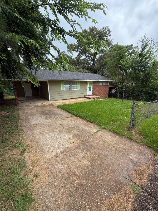 property at 1326 Cadillac Dr