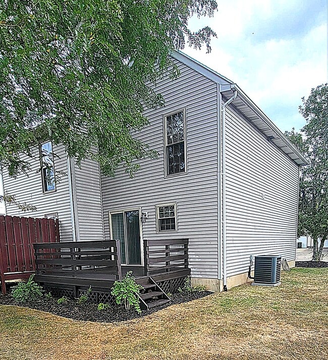 6525 Blossomwood Cir NE in Canton, OH - Foto de edificio - Building Photo