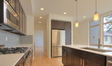 12013 35th Ave NE in Seattle, WA - Building Photo - Building Photo